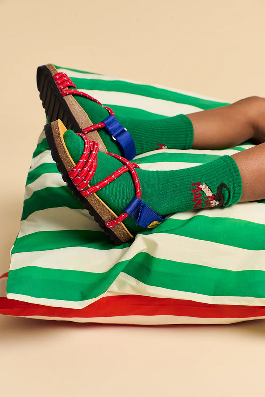 Maison Mangostan Arando Sandal Red Sfeer